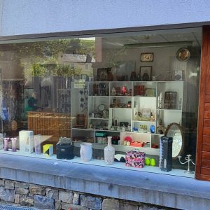 MOW-front-of-charity-shop-05